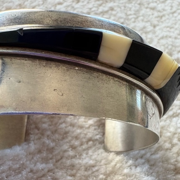 Vintage J Woolsey Sterling Silver Cuff Bracelet w/ Inlaid Onyx and White Stone - Picture 5 of 8